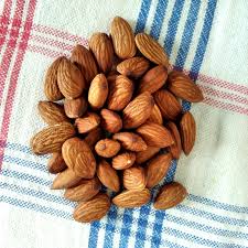 amandes, source https://pxhere.com/fr/photo/1616337