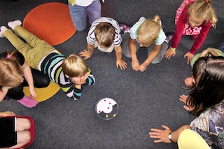 groupe d'enfants, source https://pxhere.com/fr/photo/1331154